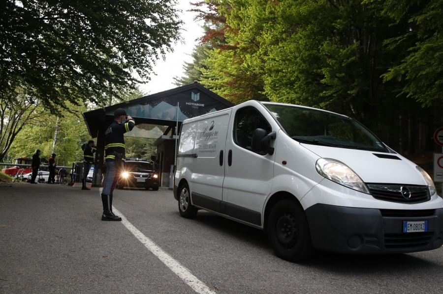 HOROR NA ALPIMA! Pukla sajla žičare, survali se u provaliju, veliki broj ljudi poginulo na mestu! Spasioci traže preživele!