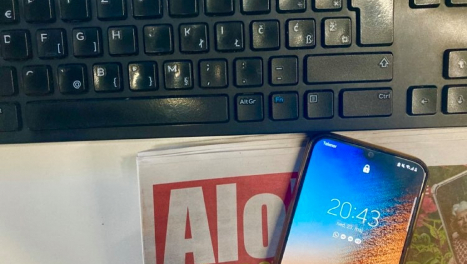 SRPSKI NAUČNICI U TRCI ZA ALTERANTIVOM KOJA ĆE PROMENITI SVET: Mobilni telefon sa vodenom baterijom!