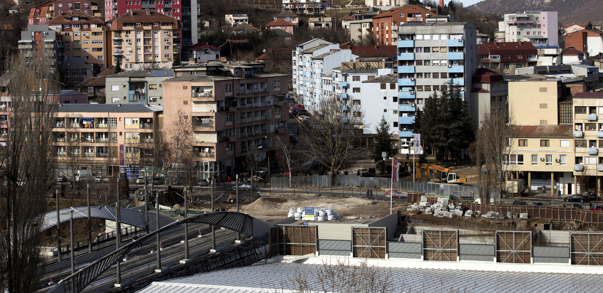 BLOKIRAN PUT NA KOSOVU Magistralni pravac Mitrovica-Zvečan neprohodan zbog odrona
