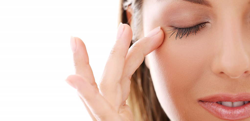 Imate spuštene kapke? Ove vežbe mogu da vam pomognu da ih zategnete