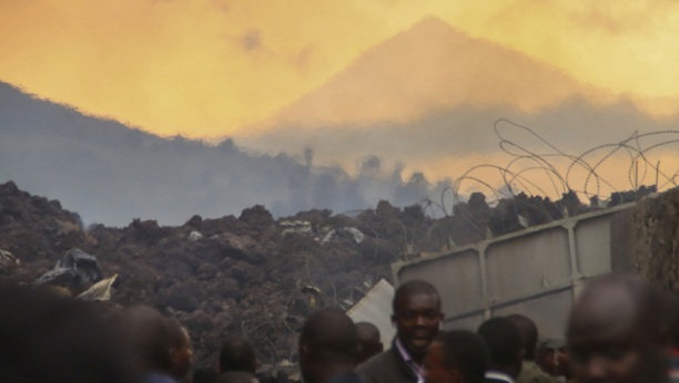 DESETINE HILJADA LJUDI EVAKUISANO! Kongu preti opasnost od nove erupcije vulkana (FOTO)