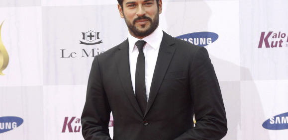 SKANDAL! Bali beg vara suprugu sa poznatom američkom koleginicom, detalji isplivali u javnost?!