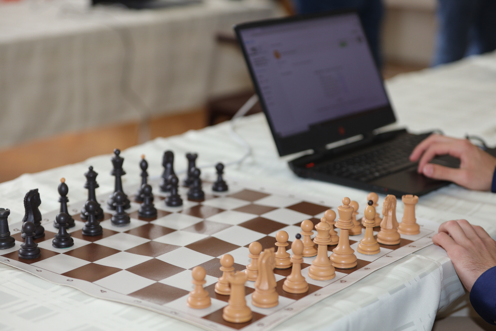 SRPSKI ŠAHISTI TRAŽE KARTU ZA SVETSKI KUP! Počele hibridne kvalifikacije za prestižno FIDE takmičenje! (FOTO)