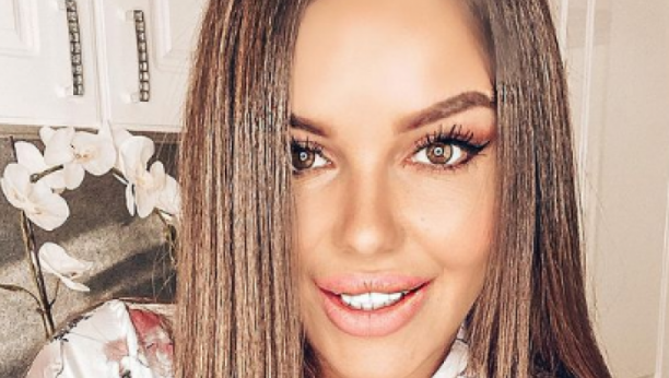 RODIĆKA POKIDALA NOVIM IZDANJEM Nataša objavom iz kreveta u crvenoj satenskoj haljini izmamila muške uzdahe!