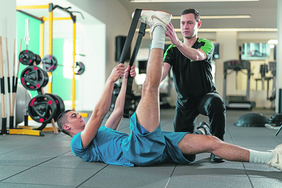 SAMI ILI U DRUŠTVU Leto je iza ugla a vežbanje se sve češće nameće kao neophodnost, ali da li se odlučiti na grupni ili individualni trening