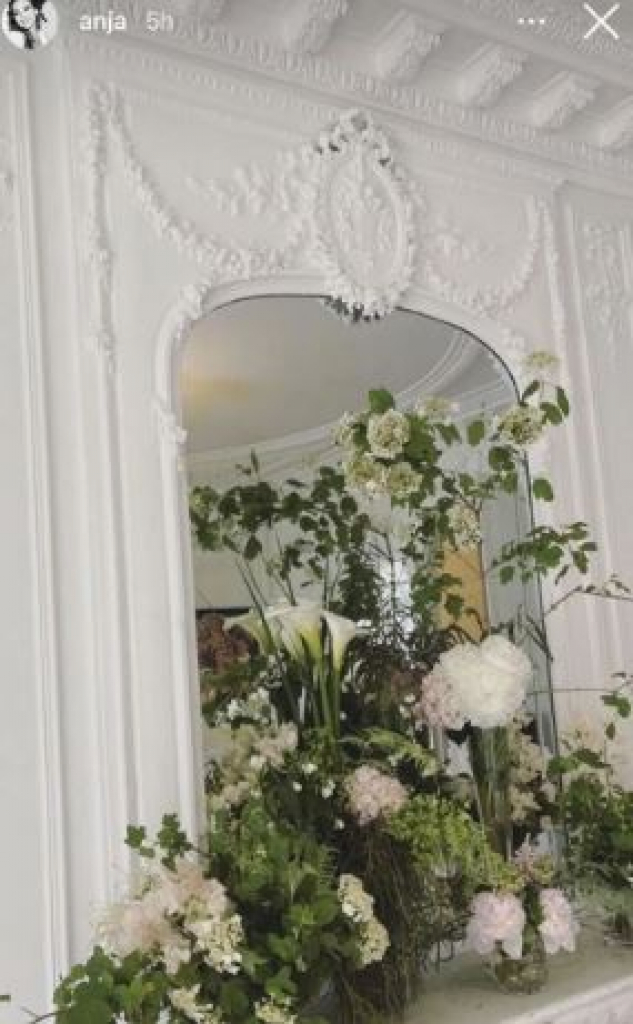 PIKSIJEVA ĆERKA KRSTILA NASLEDNICE U PUTINOVOJ KATEDRALI! Anja priredila bajkovitu dekoraciju u Parizu, devojčice bile u belim haljinama! (FOTO)