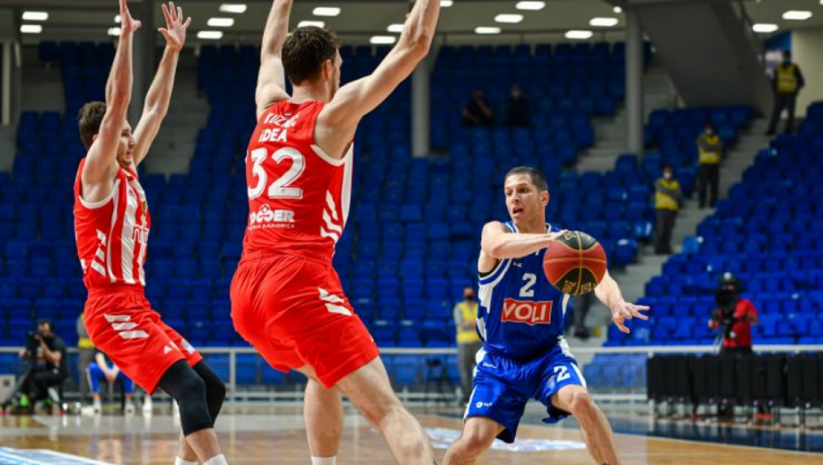 MOŽDA JE TO DEO TE PRLJAVE IGRE KOJA UNIŠTAVA OVU LIGU! Crvena zvezda objavila novo saopštenje, pominjala banane i kontejnere!