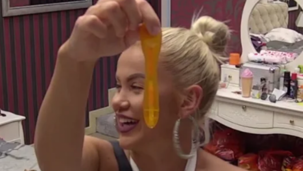 SANJA STANKOVIĆ POKAZALA TEST ZA TRUDNOĆU CELOJ NACIJI Sad je jasno da li će postati majka, a Filip Car tata!