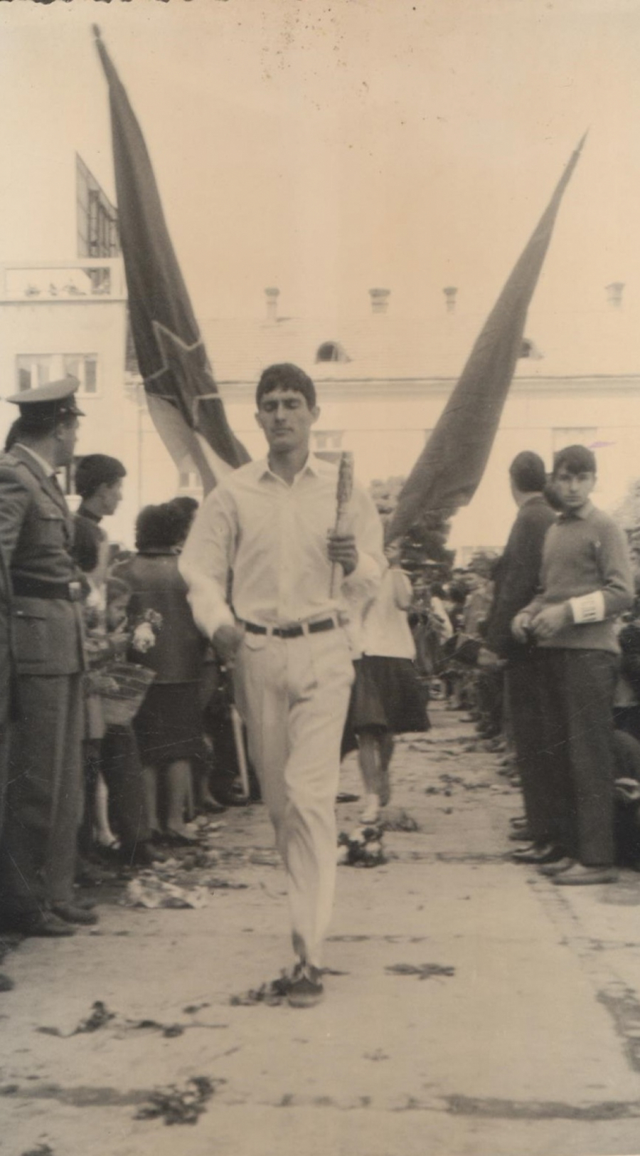 NA DANAŠNJI DAN 1944. DOGODILA SE VELIKA TRAGEDIJA Nemci su bombardovali Drvar gde je boravio Tito: Jedva je izvukao živu glavu