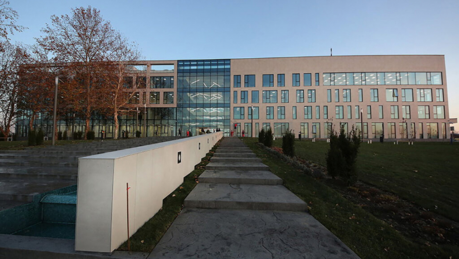 Milioni evra se ulažu, a dugovi sve veći: Koliko je koštala zgrada RTV i na šta je potrošen novac?