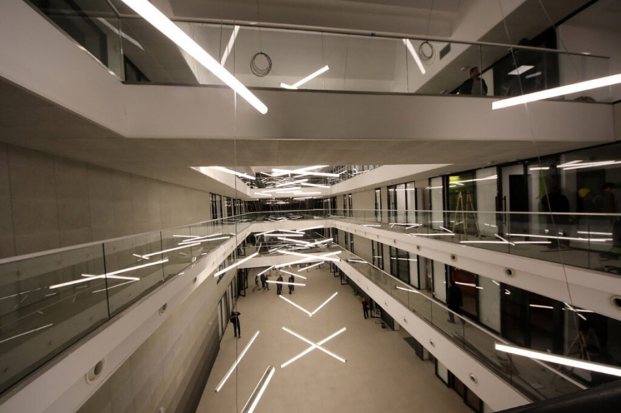 Milioni evra se ulažu, a dugovi sve veći: Koliko je koštala zgrada RTV i na šta je potrošen novac?