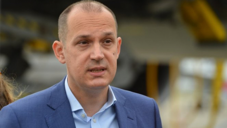 SRAMNO PONAŠANJE RADETA PANIĆA Usledile oštre reakcije, ministar Lončar: Optužujete nekoga za smrt, pa doktor ste pre svega, ovo je prevazišlo svaku meru!