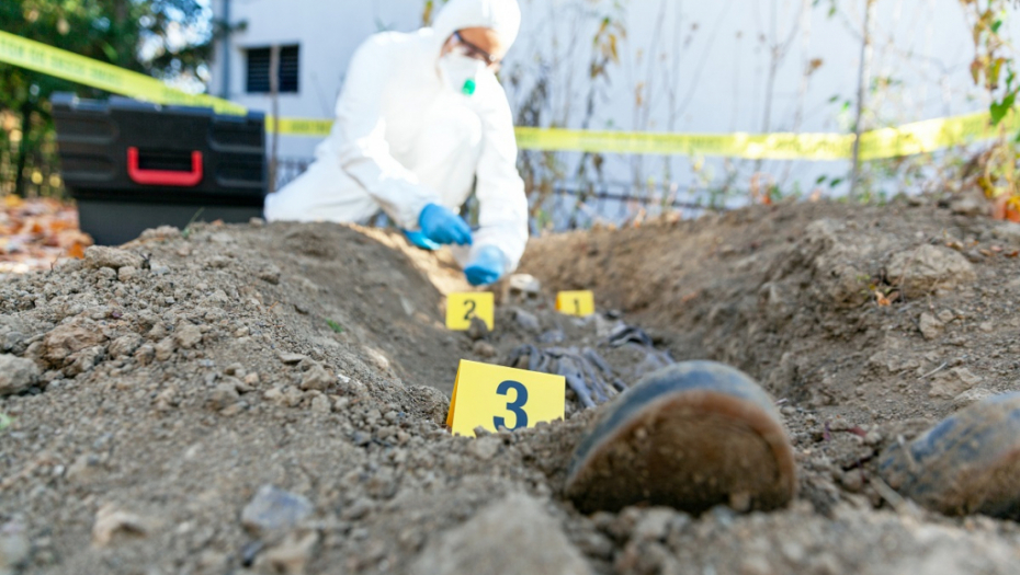 Masovna grobnica ispunjena ženskim telima, pronađena je u dvorištu bivšeg policajca!