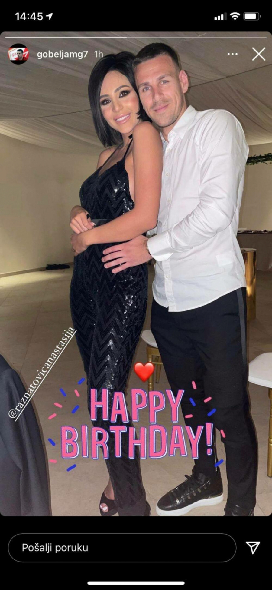 ANASTASIJA I GOBELJA POZIRALI ZAGRLJENI I NASMEJANI! Fudbaler zagrlio zgodnu pevačicu pa joj ovim rečima čestitao rođendan (FOTO)