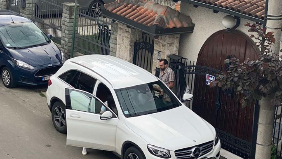 BAŠ GA BRIGA! Nenad Okanović pravi haos u saobraćaju na beogradskim ulicama, a vozači besni krenuli da dobacuju ove reči!