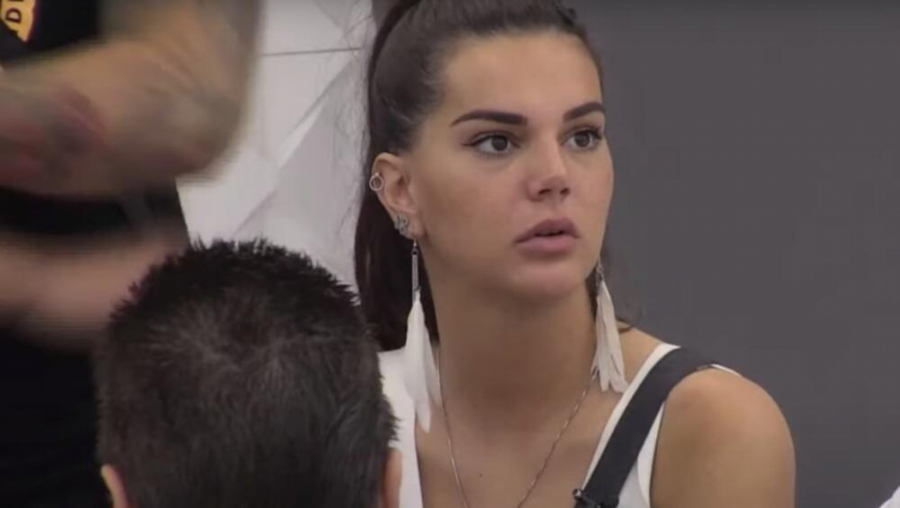 OCRNILA MISICU ZA SVA VREMENA! Ermina oplela po Jovani, Neca skočio da odbrani drugaricu - drama u studiju!