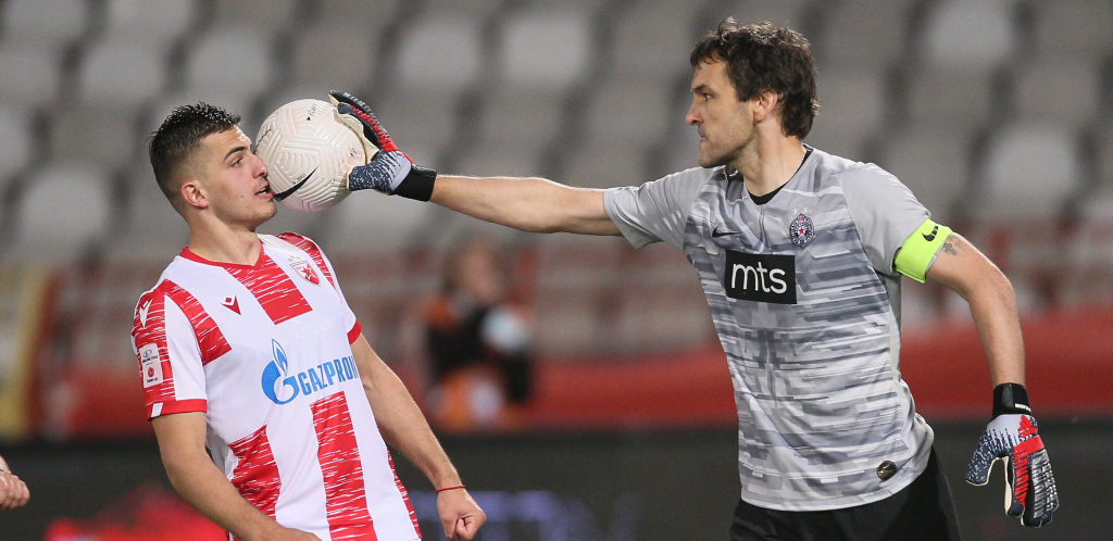 HAOS U FINALU! Stojković odgurno Krstovića,  dobio crveni karton, pa nastavio da brani u penal seriji!