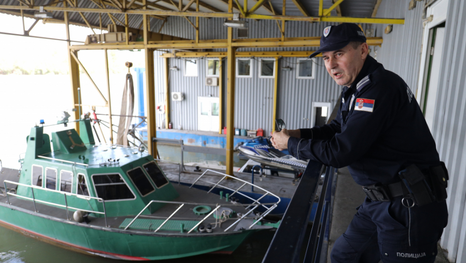 Rečna policija: Spasili smo momka teškog 140 kilograma visokog preko dva metra!