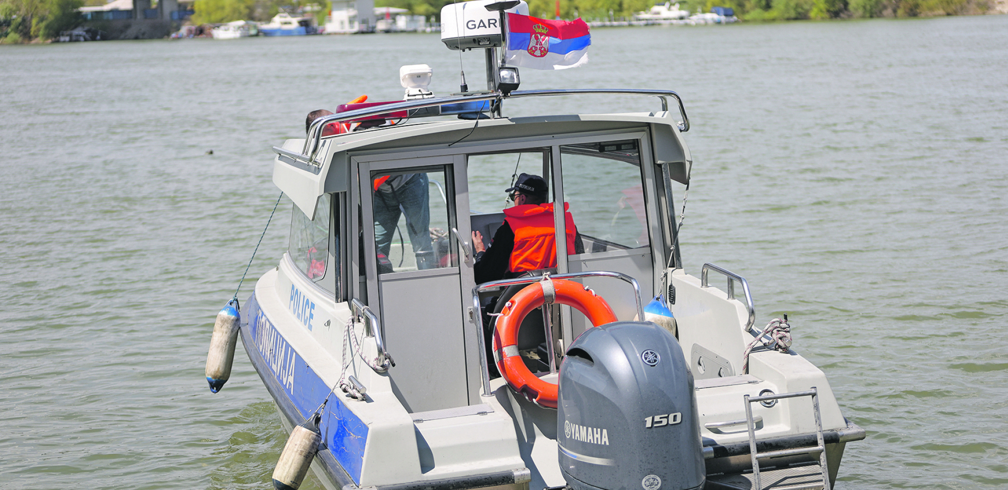 BRZA AKCIJA REČNE POLICIJE Našli nelegalnu naftu u čamcu