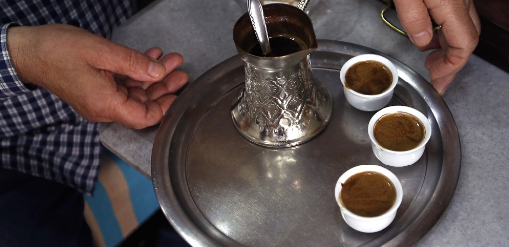 IMA ITEKAKO VEZE Nije svejedno da li pijete gorku ili slatku kafu, evo zbog čega