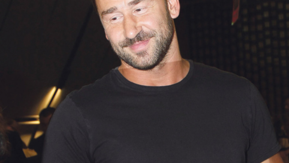 LUKSUZ NA DEDINJU OD TRI MILIONA EVRA Marko Jarić se uselio u vilu od koje zastaje dah, košarkaš ponosno pokazao novi dom (VIDEO)