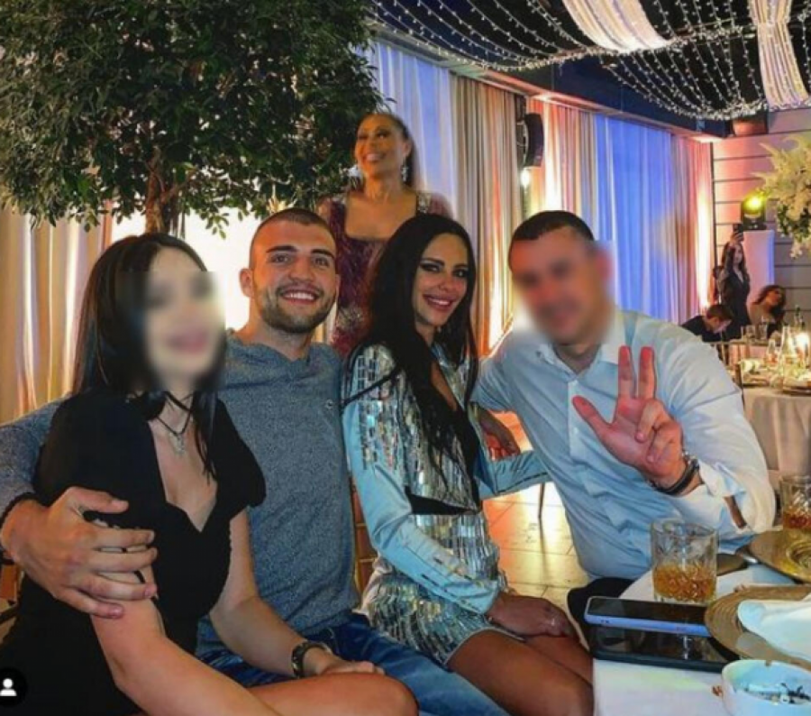 USPELA DA PROMAKNE FOTOREPORTERIMA Pogledajte kako je izgledala Anastasijina snajka na glamuroznom rođendanu, Bogdana blistala u plavom