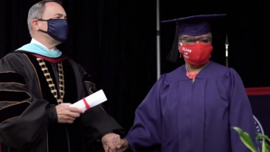 "NE ODUSTAJTE OD SVOJIH SNOVA " Jedna penzionerka i prabaka je u 78. godini završila fakultet