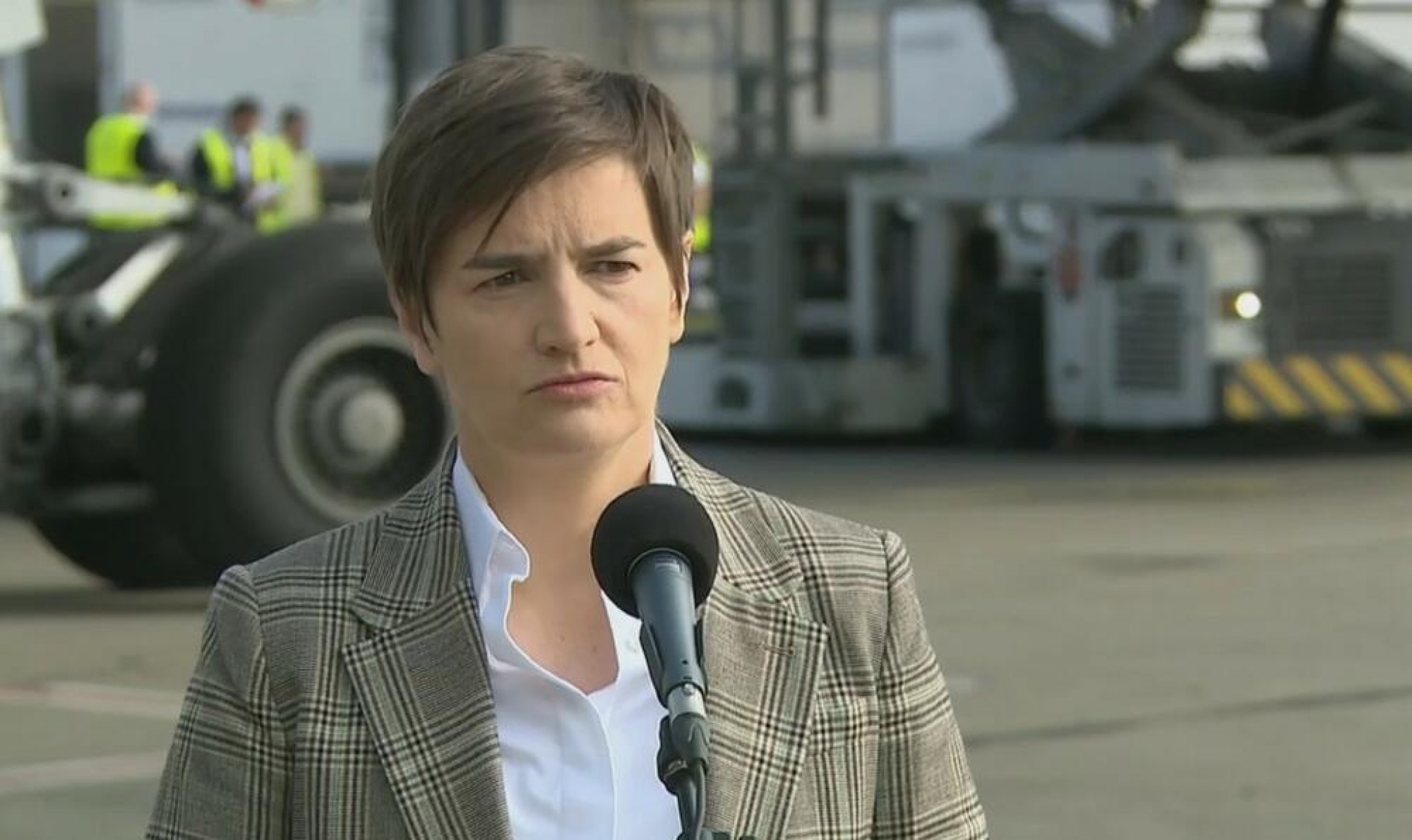 DRAMA PRED SEDNICU KRIZNOG ŠTABA! Premijerka Brnabić se oglasila, Crvena zvezda na tapetu!