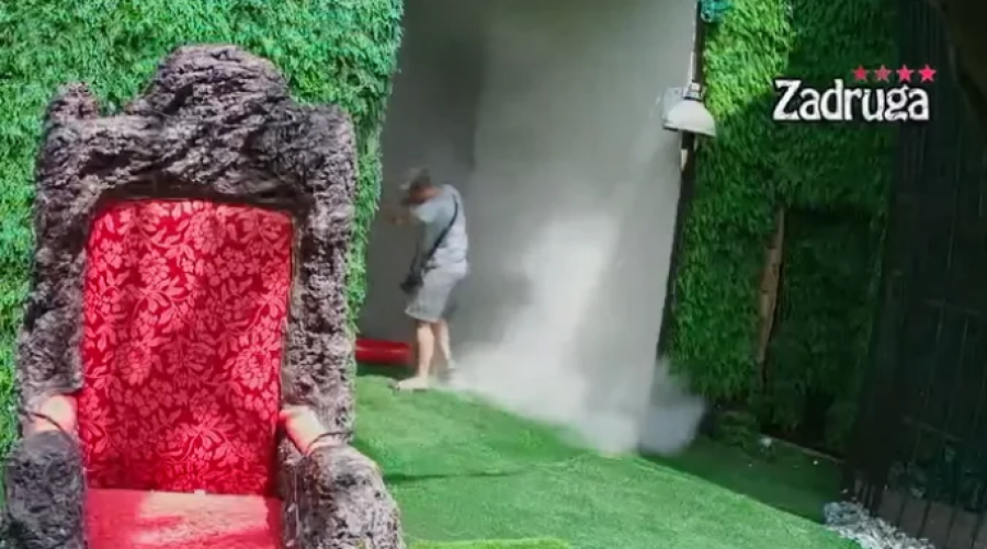 ZADRUGARI ZANEMELI! Neviđena situacija u Beloj kući,  Matora se gušila od dima protivpožarnog aparata!