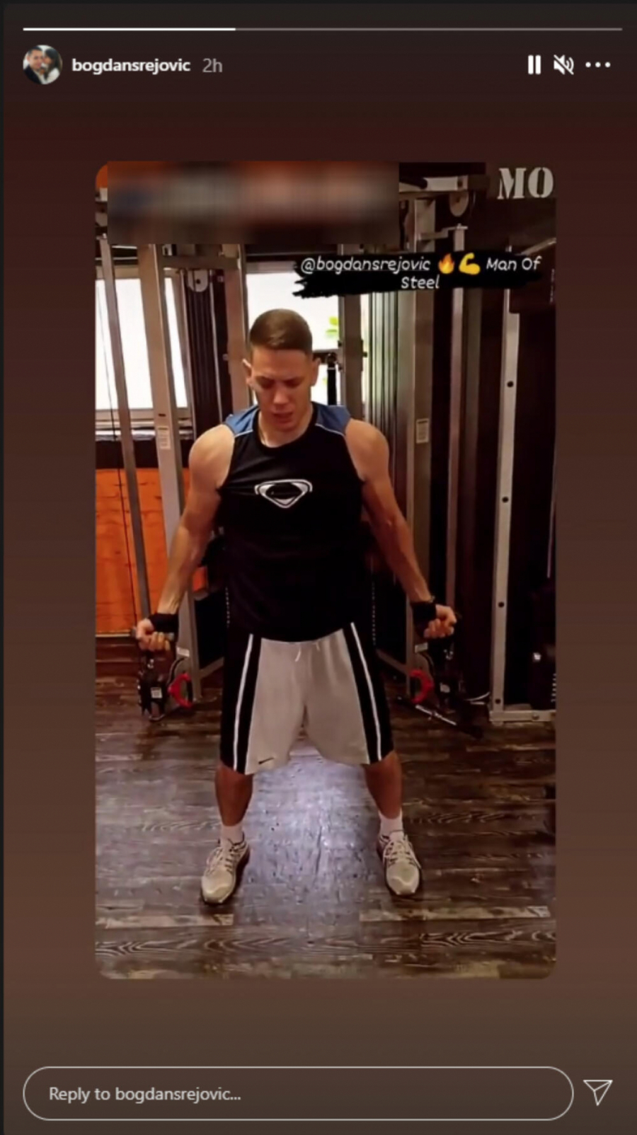 IMALA JE U ŠTA I DA SE ZALJUBI Cecin dečko sav znojav pokazao kako trenira, zavidno ćete gledati u njegove mišiće (FOTO)