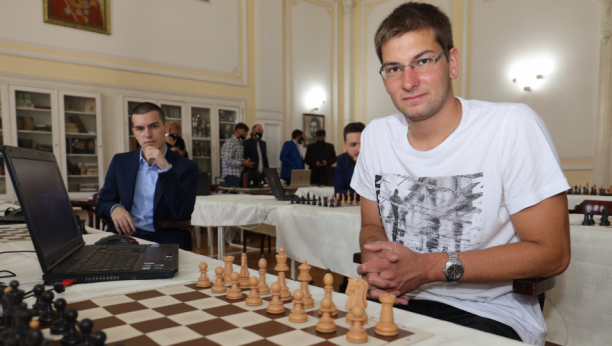 „TRI I“ LAKO DO TREĆEG KOLA Ivanišević, Inđić i Ivić pobedili, Nenezić razigrava, Perunović poražen