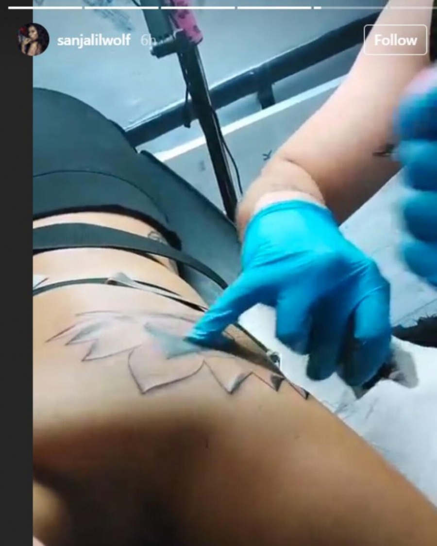 KAO OD MAJKE ROĐENA Skinula se Sanja Vučić i pokazala novu tetovažu kojom je ulepšala ovaj deo tela (FOTO/VIDEO)