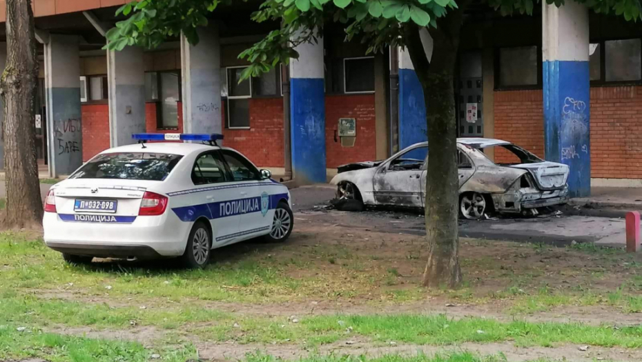 ZAPALILI DVA AUTOMOBILA U GROCKOJ Policija privela počinioce krivičnog dela