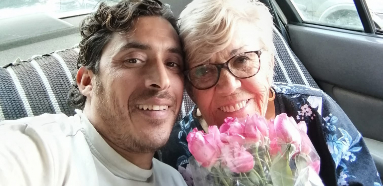 Baka (81) otvoreno o braku sa 46 godina mlađim muškarcem: "Nosi me niz stepenice, spava na bolničkom podu, ali kada je se*s u pitanju tada trošimo ceo lubrikant"