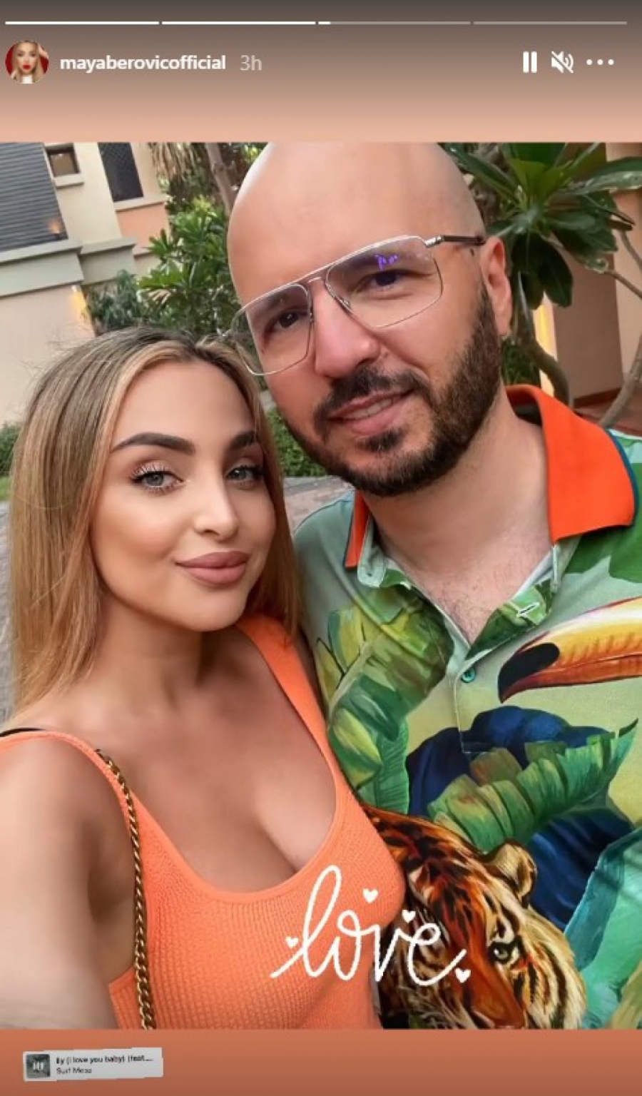 MAJA BEROVIĆ POKAZALA MUŽA Pevačica se skinula u kupaći kostim, pa pozirala sa biznismenom iz Austrije!