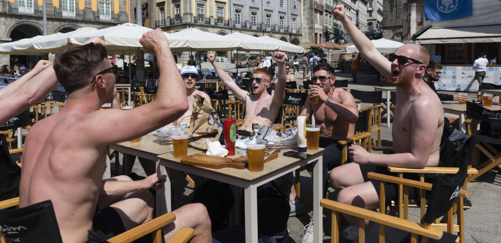 FINALE LŠ U PORTU Navijači idu i lome sve pred sobom, domaćini se hvataju za glavu (VIDEO)