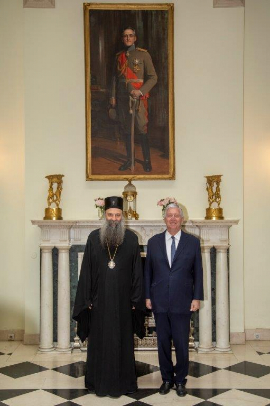 Prestolonaslednik Aleksandar na ručku sa patrijarhom Porfirijem
