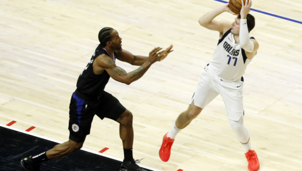 MAJSTORICA! Lenard opasno prozivao Dončića, Bobi odigrao dobar meč! (VIDEO)