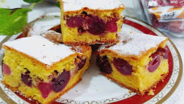 VRHUNSKI KOLAČ SA TREŠNJAMA! Sofisticiran ukus, koji osvaja na prvi zalogaj! (VIDEO)