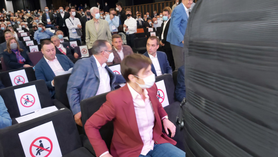 VUČIĆ PORUČIO ČLANOVIMA: Nemojte to da radite, isključićemo vas iz stranke!