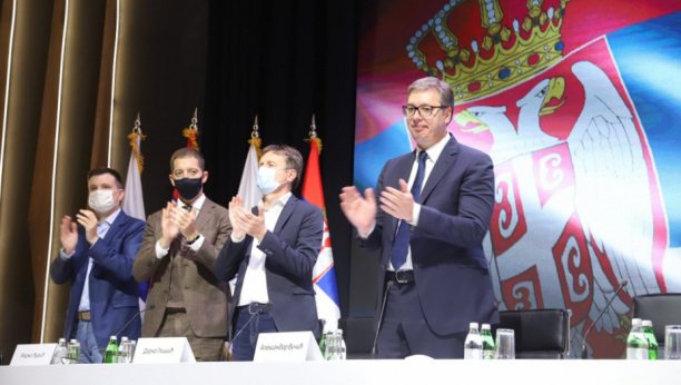 SAVETNIK MINISTRA POLICIJE OTKRIO Uslediće hapšenja još 10 NAPREDNJAKA