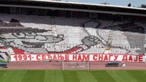 30 GODINA OD NAJVEĆEG USPEHA SRPSKOG FUDBALA! Navijači Zvezde na originalan način obeležili čuvenu titulu (FOTO)