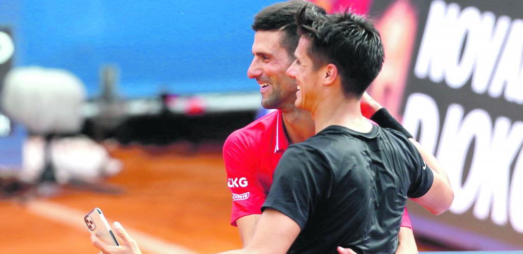 ZBOG PRIČE O NOVAKU SVI SU POPADALI OD SMEHA! Argentinac fasciniran Đokovićem, Nole ga je potpuno oduševio! (VIDEO)