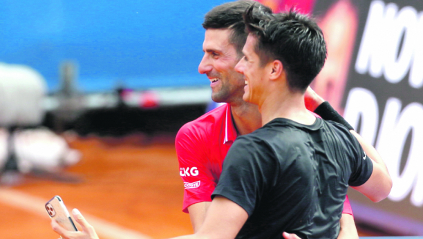 ZBOG PRIČE O NOVAKU SVI SU POPADALI OD SMEHA! Argentinac fasciniran Đokovićem, Nole ga je potpuno oduševio! (VIDEO)