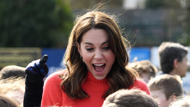 Vojvotkinja od Kembridža  zavrnula rukav! (FOTO)