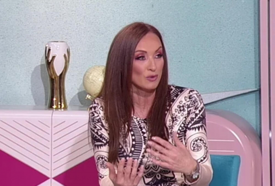 DA VAS UHVATI JEZA Ove poznate ličnosti sa estrade nose crveni konac protiv uroka, a ovaj pevač je prošao kroz haos zbog toga!