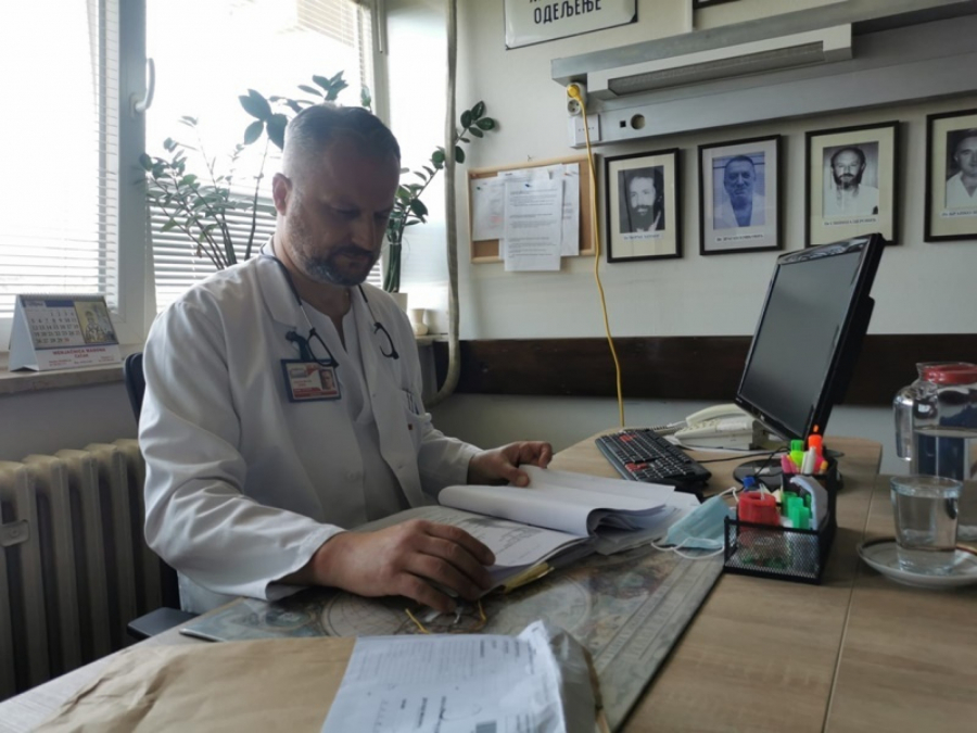 Izuzetno vredna donacija stigla na adresu čačanske bolnice: Novi gastroskop olakšaće hirurzima teške intervencije (FOTO)