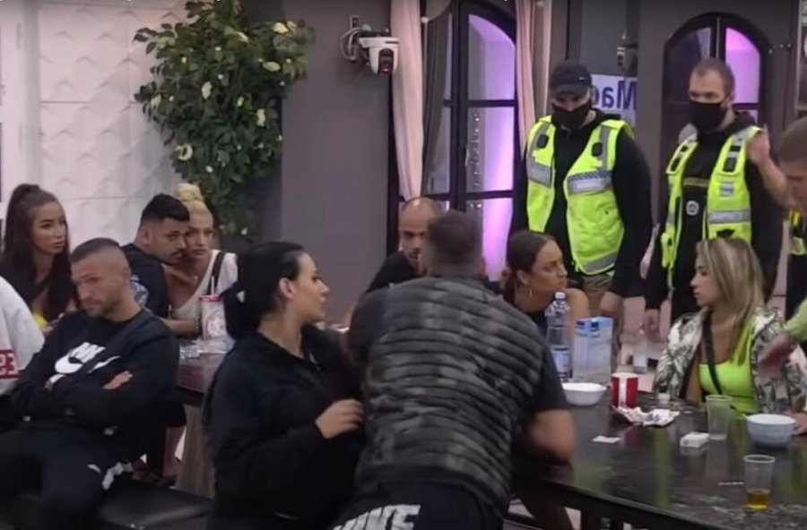 KRISTIJAN PLJUNUO MIŠELA! Skandalozna scena u Beloj kući, Golubović zapretio pevaču i rekao mu da je napolju gotov!