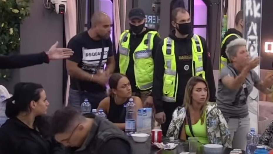 KRISTIJAN PLJUNUO MIŠELA! Skandalozna scena u Beloj kući, Golubović zapretio pevaču i rekao mu da je napolju gotov!