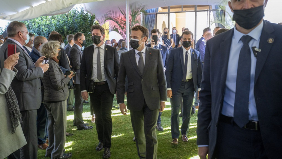 PARIZ DIŽE RUKE! Makron najavio povlačenje vojske!